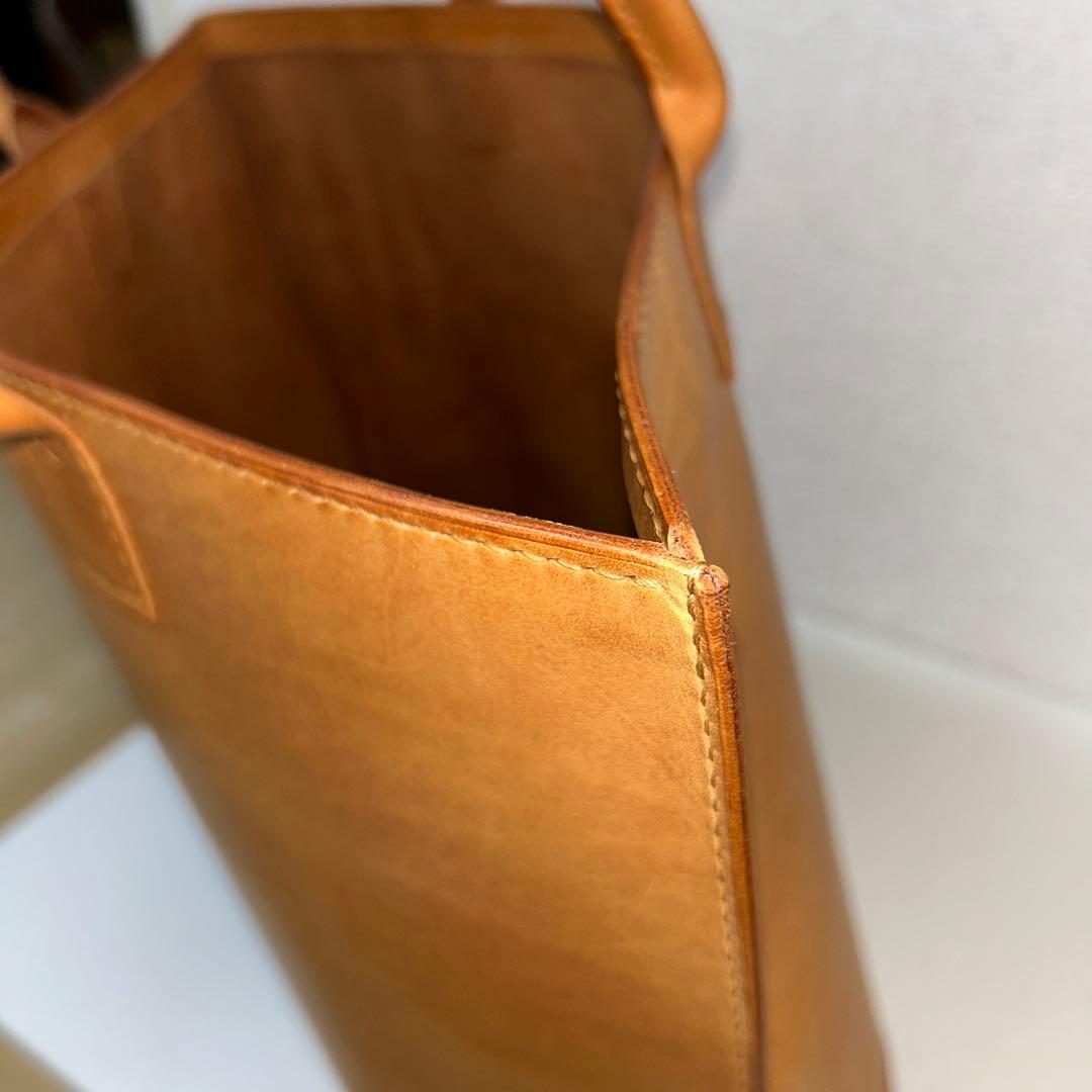 しっかりめの硬さ　素仕上げベジタブルタンニン鞣し革のトートバッグ　エイジング