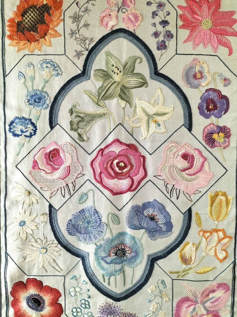 戸塚刺繍　花柄刺繍タペストリー