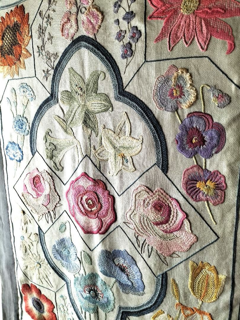 戸塚刺繍　花柄刺繍タペストリー