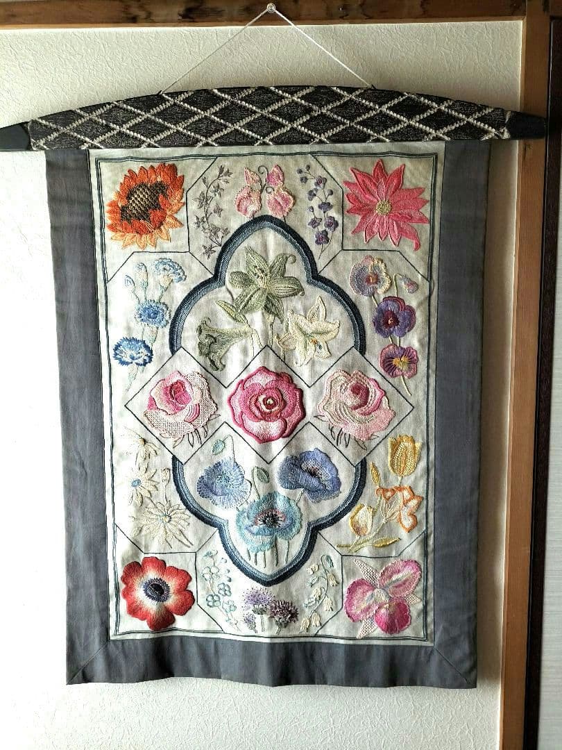 戸塚刺繍　花柄刺繍タペストリー