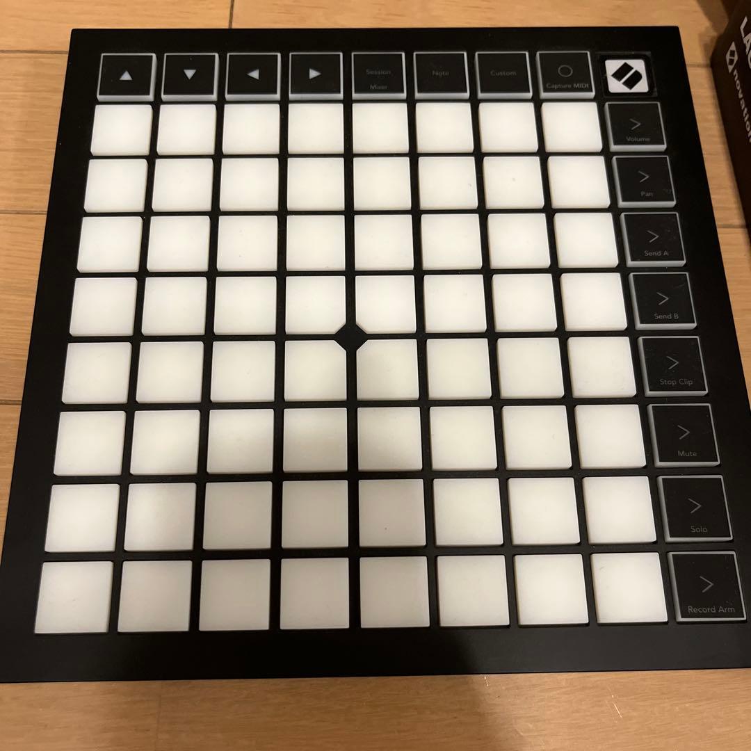 launchpad x美品！値下げ交渉可能！純正ケーブル、箱付き！