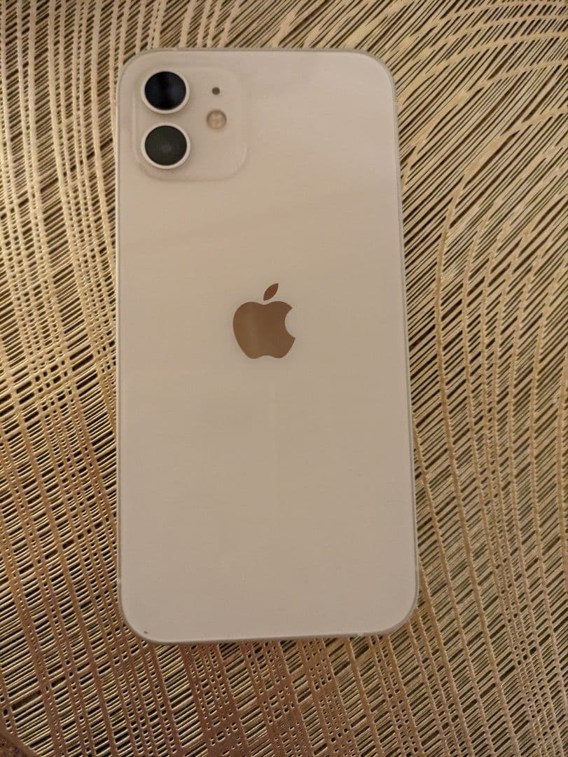 アイフォン12　iPhone12　ホワイト　美品　箱付き　６４ＧＢ　SIMフリー