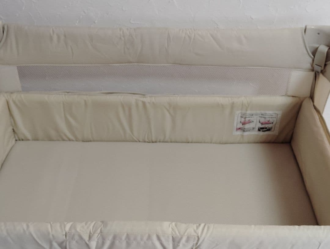 【値下げしました】Aprica 折りたたみベビーベッド クリーム色