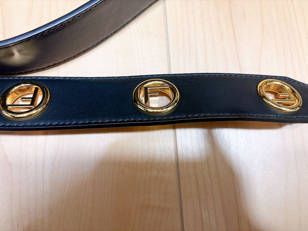 本日限定お値下げ　美品　FENDI フェンディ　ストラップ　キャム