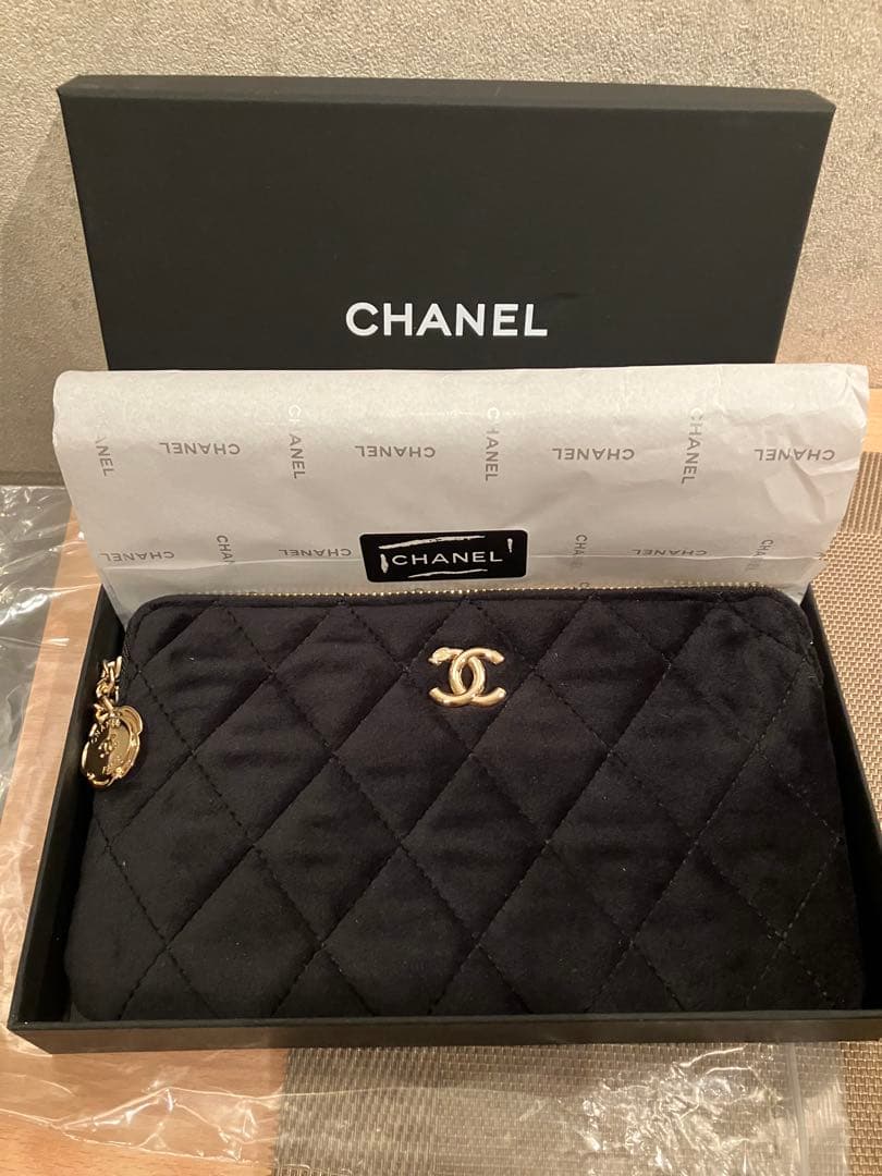 CHANEL ブラックベルベット財布ポーチ