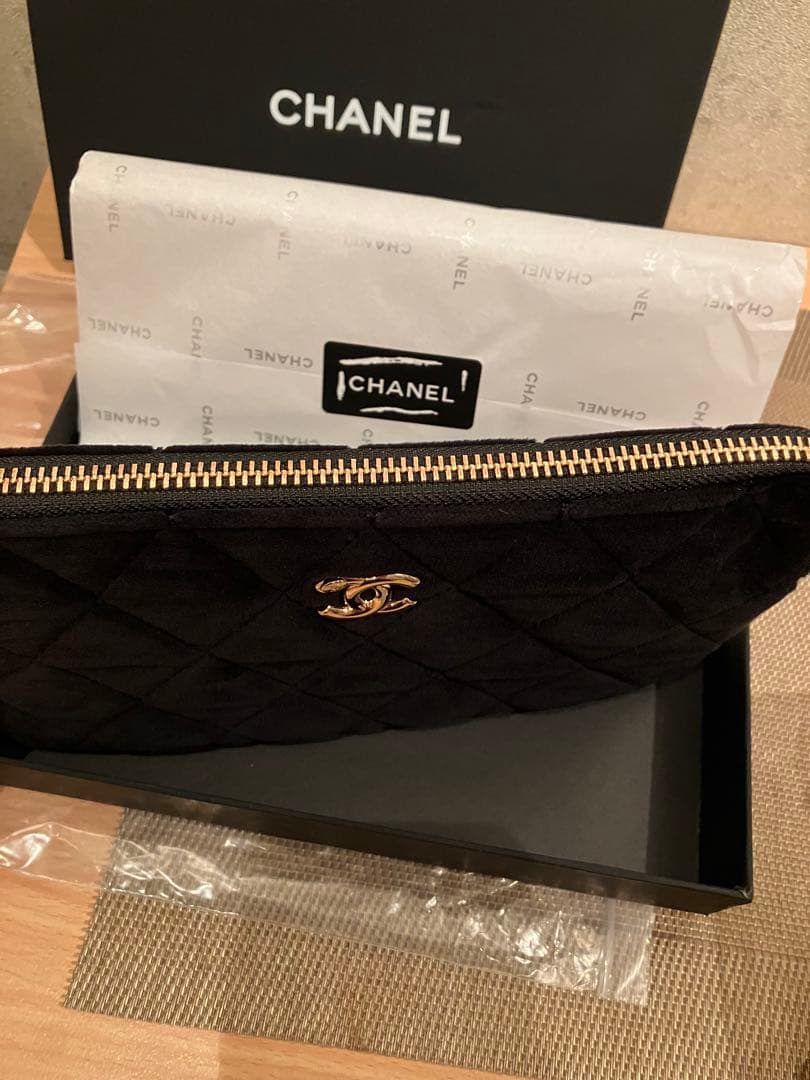 CHANEL ブラックベルベット財布ポーチ