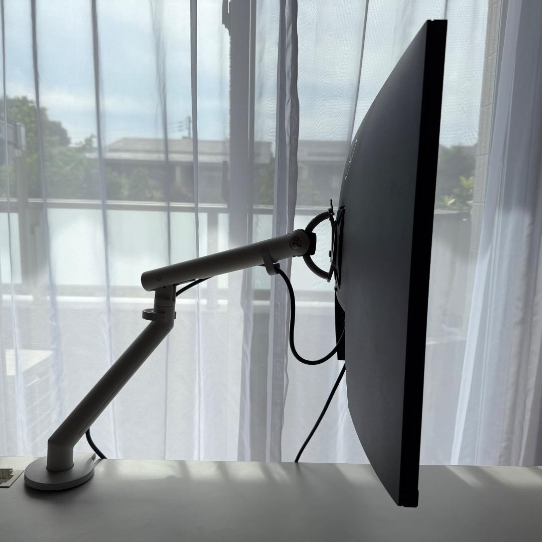 Dell P3222QE 31.5インチ 4K ＋ ハーマンミラー フロー