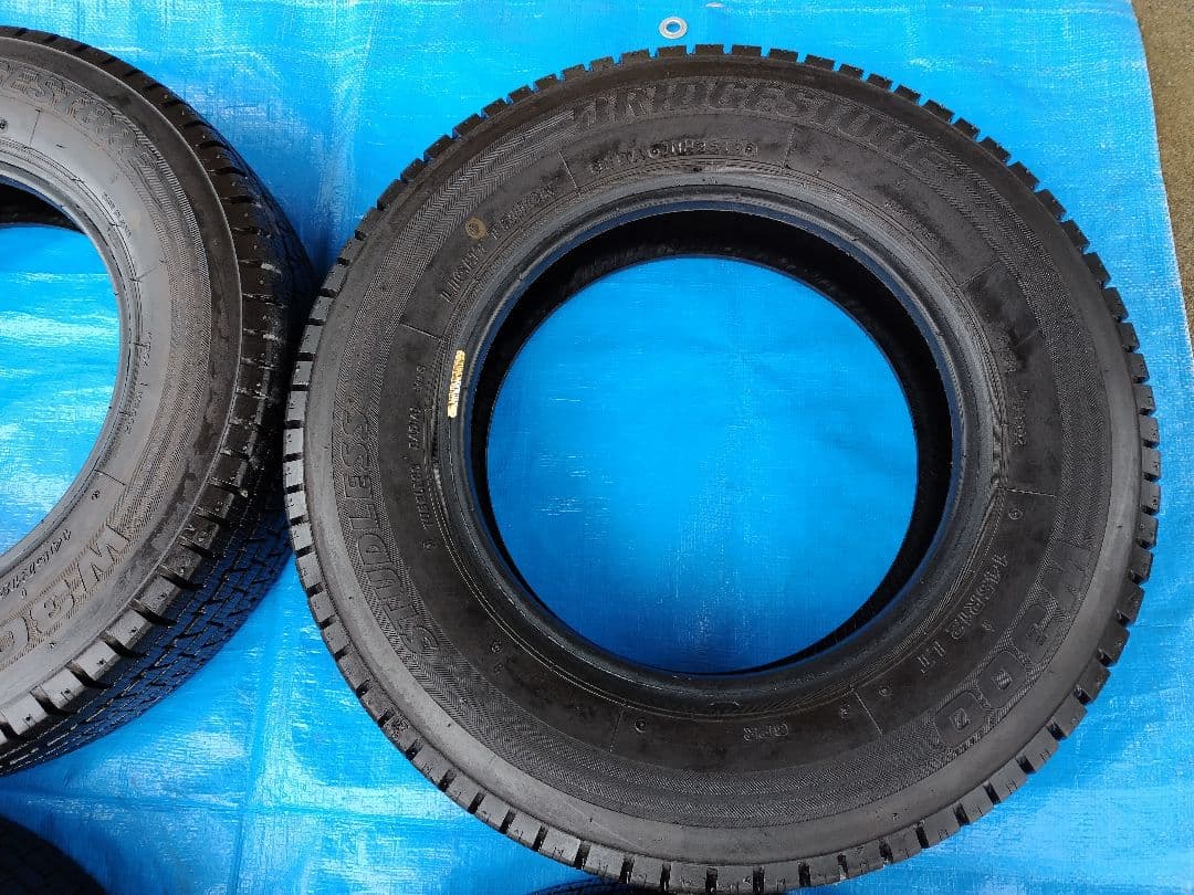 Ⓑ145R12・LT【2/2】軽トラ用スタッドレス・鉄ホイール付、２本分割