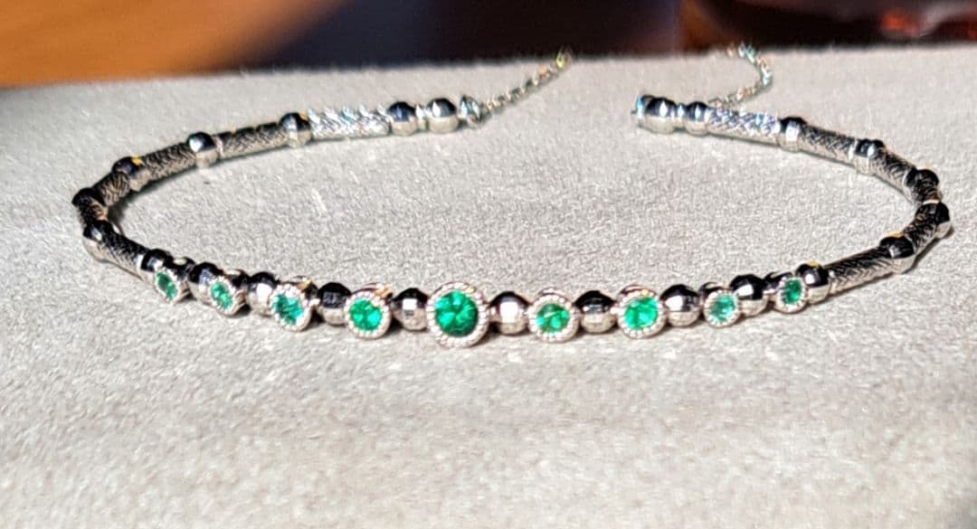 K18WG エメラルドバングル