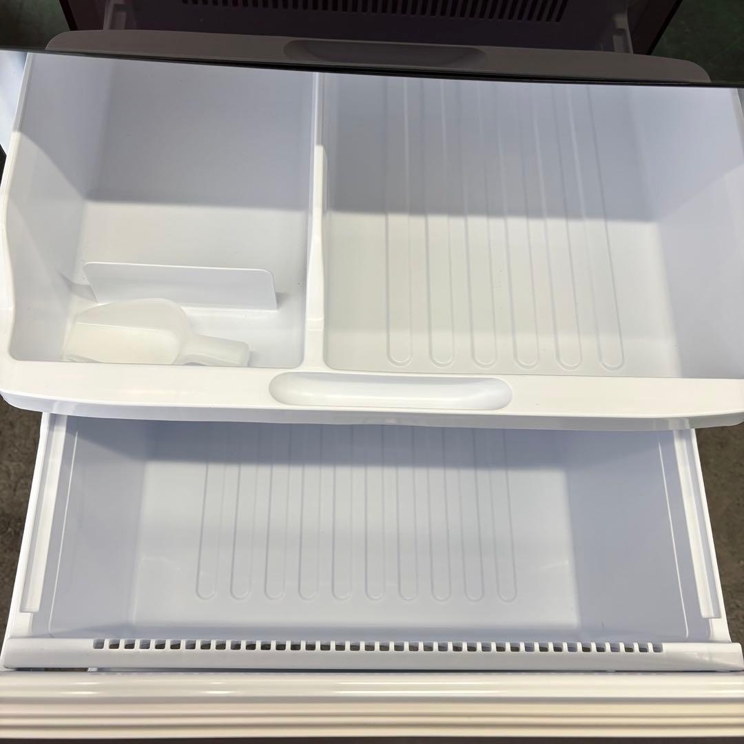 冷蔵庫　シャープ　300ℓ級　赤　プラズマ　自動製氷　両開　設置無料　安い　綺麗