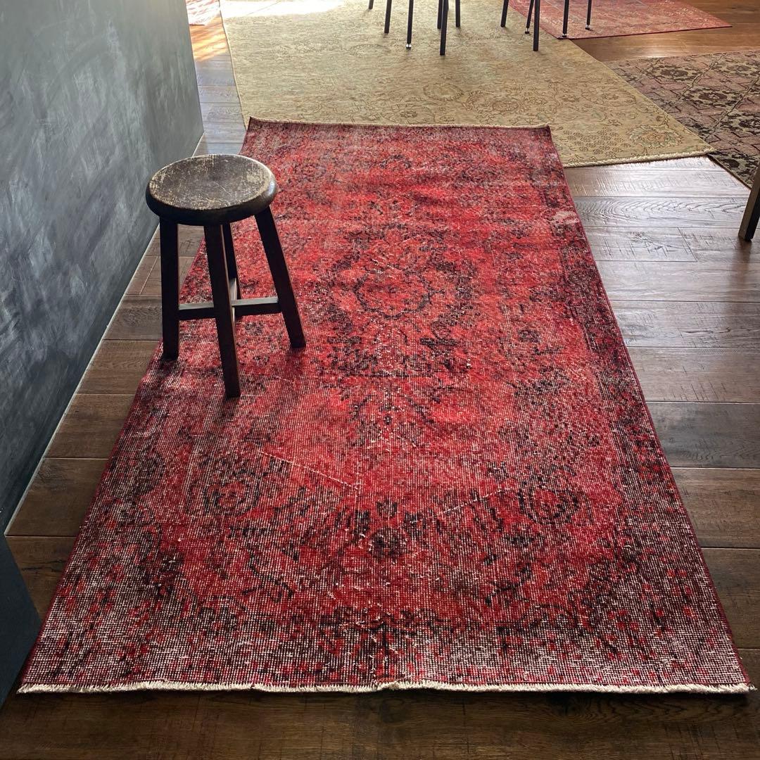 シャビーレッドオーバーダイ　ヴィンテージラグ　トルコラグ