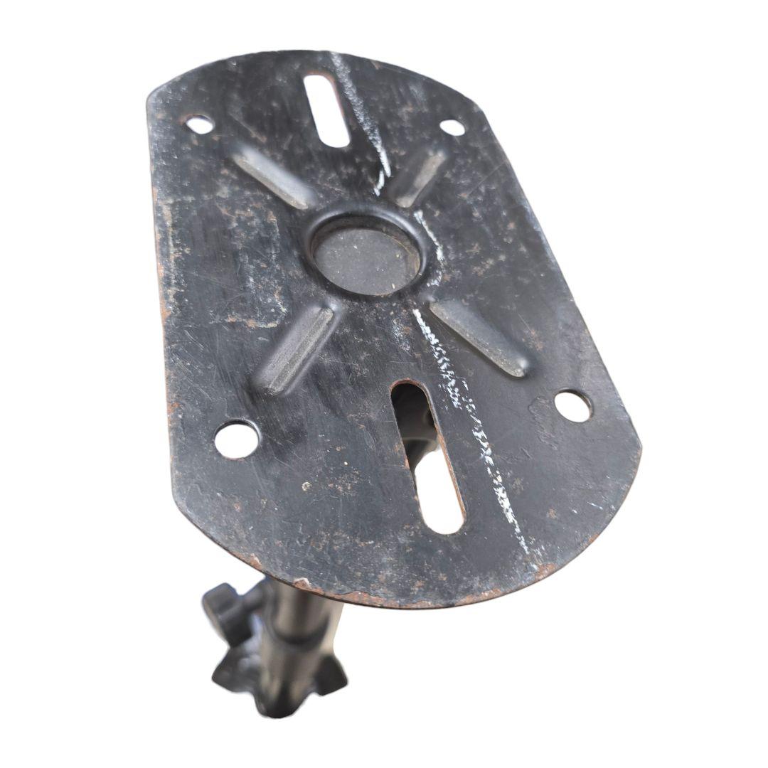 CLASSIC PRO スピーカースタンド2本 　高さ約2ｍ位まで上がります。