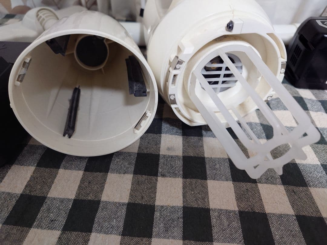 おしお　Hitachi Koki コードレス掃除機 14.4V 6.0Ah