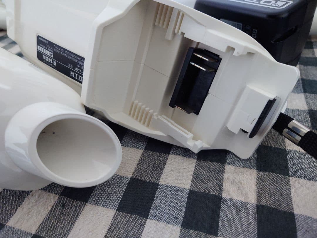 おしお　Hitachi Koki コードレス掃除機 14.4V 6.0Ah