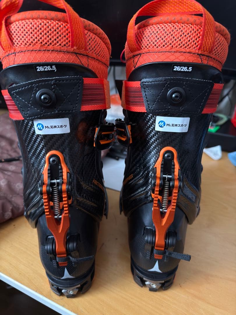 う*ち様 ATOMIC カーボンBACKLAND スキー用ブーツ 黒/オレンジ