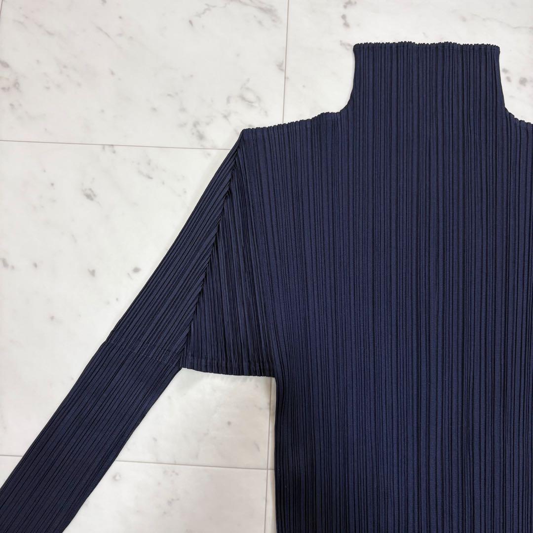 美品✨プリーツプリーズ　イッセイミヤケ　プリーツハイネックプルオーバー　ネイビー