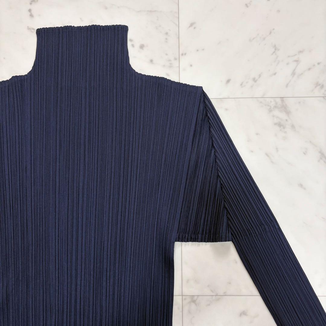 美品✨プリーツプリーズ　イッセイミヤケ　プリーツハイネックプルオーバー　ネイビー