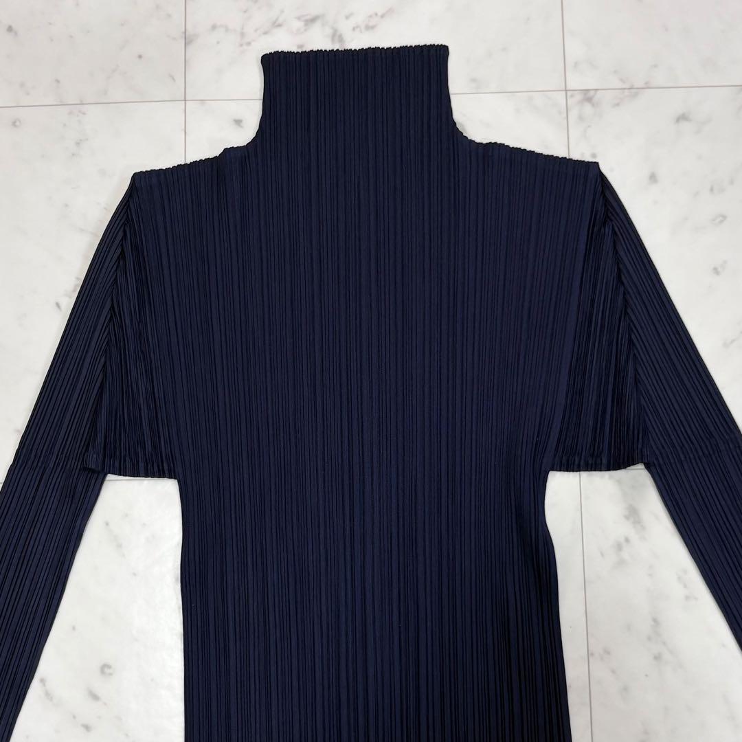 美品✨プリーツプリーズ　イッセイミヤケ　プリーツハイネックプルオーバー　ネイビー