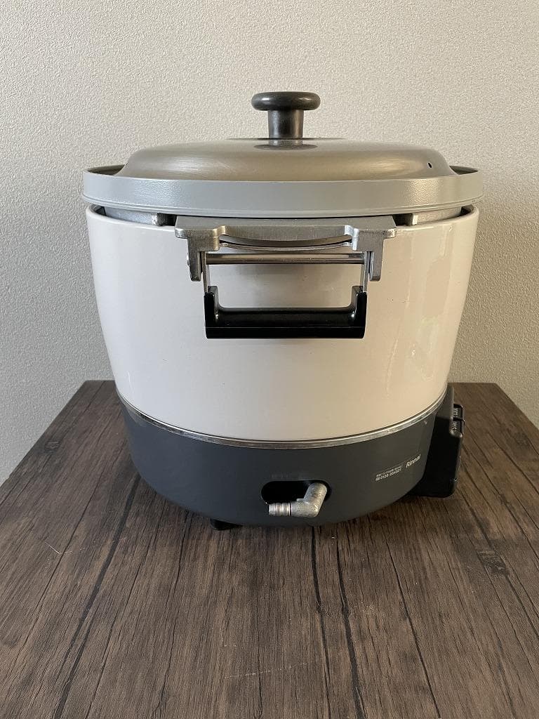 ①リンナイ　ガス炊飯器　RR-300C　LPガス（3.3升）2022年製