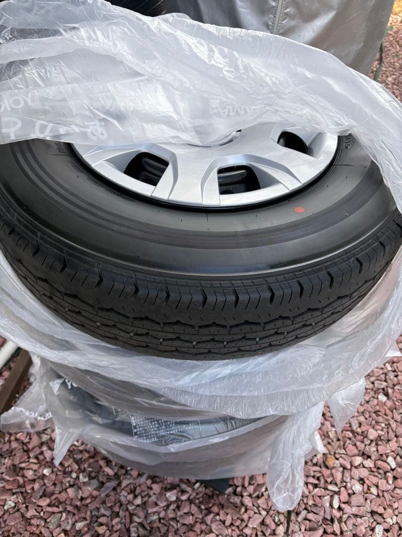 ハイエース 200系 8型 新車外し タイヤ 4本セット 195/80R15