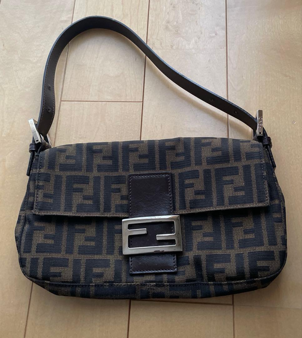 希少ロゴキャンバスショルダーバッグ　FENDIフェンデズッカ柄マンマバケット