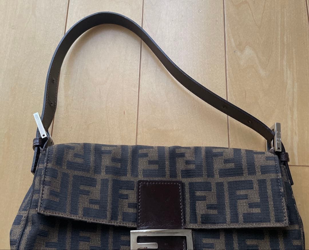 希少ロゴキャンバスショルダーバッグ　FENDIフェンデズッカ柄マンマバケット