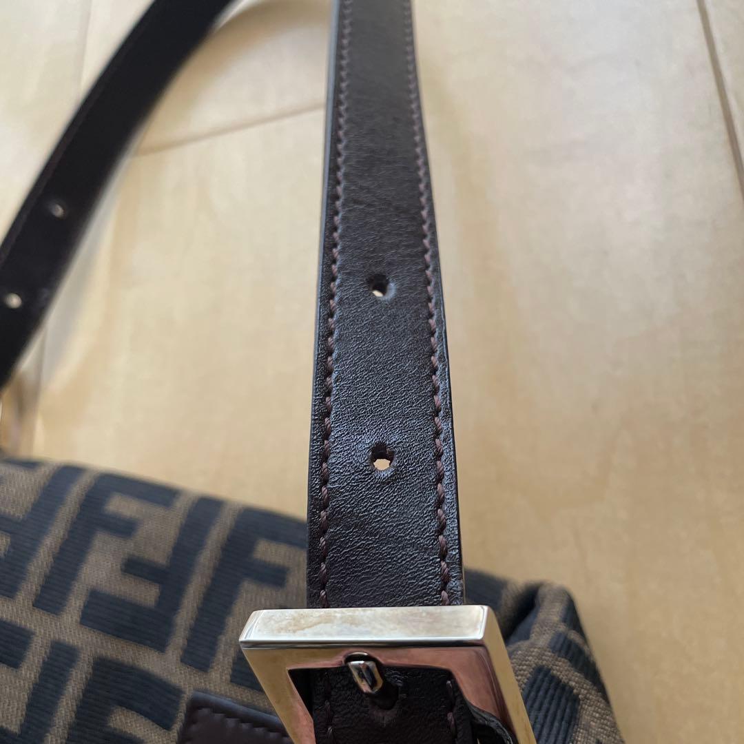 希少ロゴキャンバスショルダーバッグ　FENDIフェンデズッカ柄マンマバケット