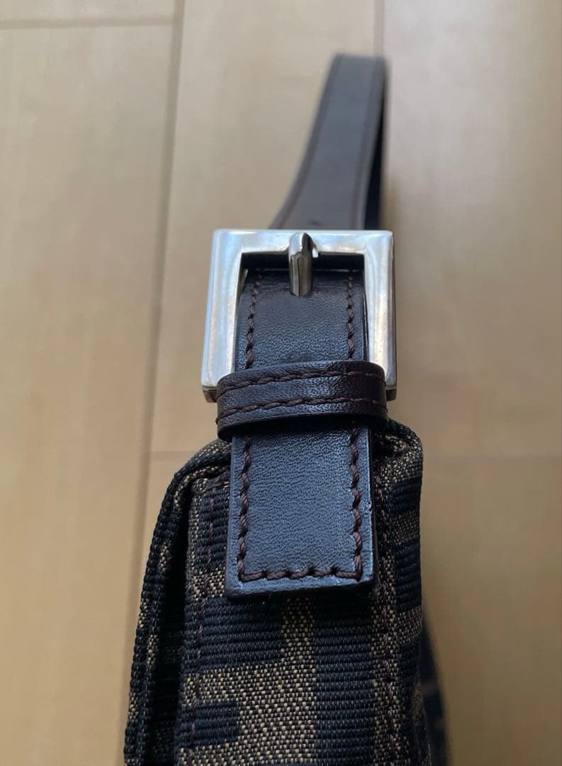 希少ロゴキャンバスショルダーバッグ　FENDIフェンデズッカ柄マンマバケット