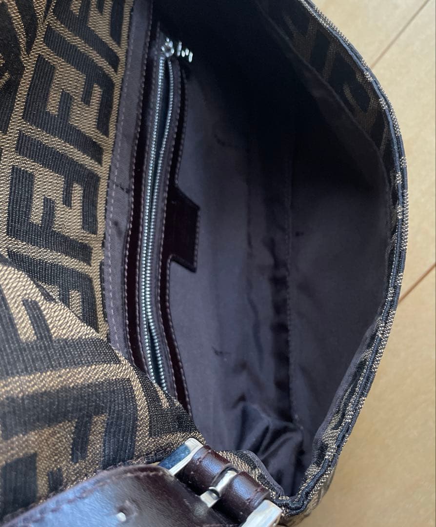 希少ロゴキャンバスショルダーバッグ　FENDIフェンデズッカ柄マンマバケット