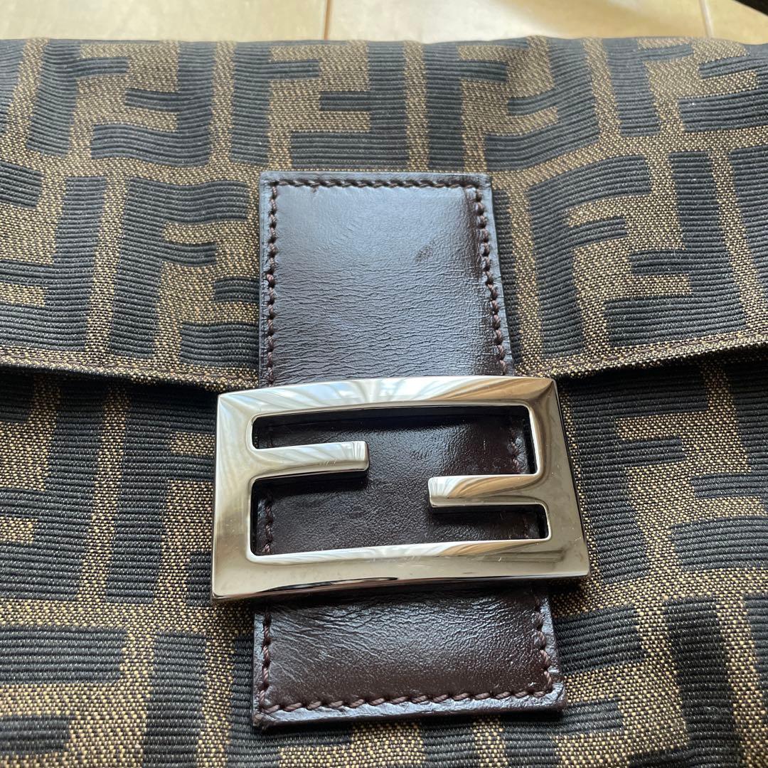 希少ロゴキャンバスショルダーバッグ　FENDIフェンデズッカ柄マンマバケット