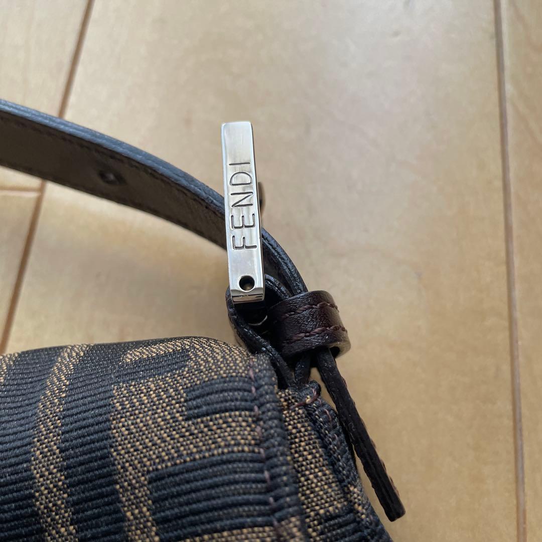 希少ロゴキャンバスショルダーバッグ　FENDIフェンデズッカ柄マンマバケット