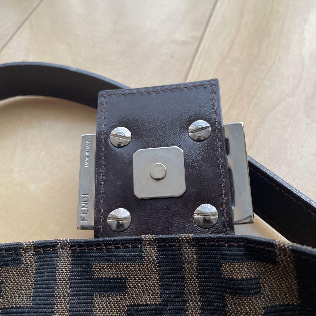 希少ロゴキャンバスショルダーバッグ　FENDIフェンデズッカ柄マンマバケット