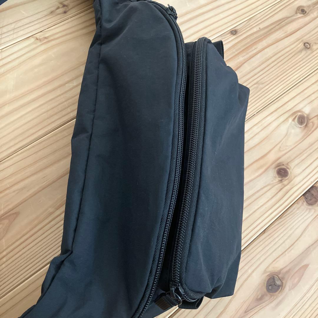 MARGARET HOWELL idea ボディバッグ ブラック