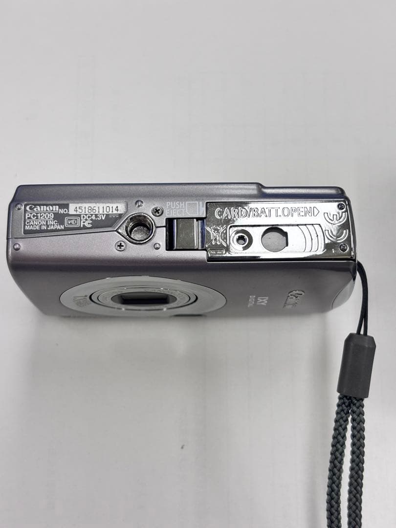 Canon IXY Digital 900 IS 本体と充電器