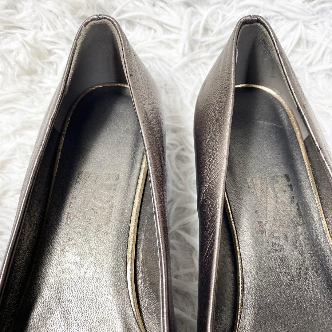 フェラガモ　フラットシューズ　バレエシューズ　ヴァラ　シャンパンゴールド