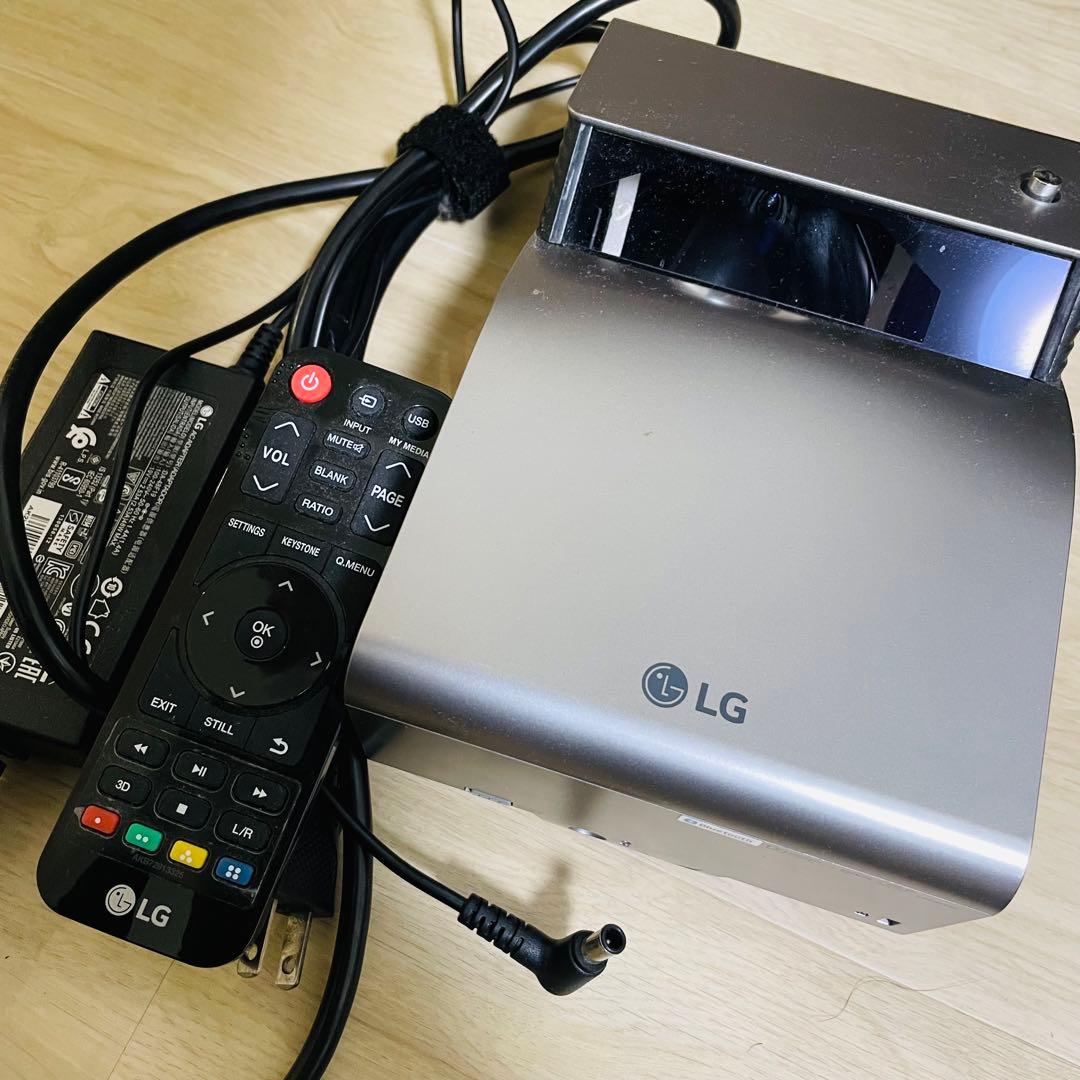LG PH450UG プロジェクター　単焦点　本体