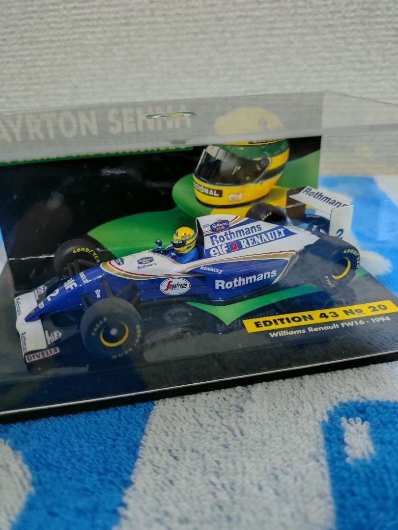 アイルトン・セナ サイン入り写真とF1カーとセナ愛用ヘルメットとCDの5点セット