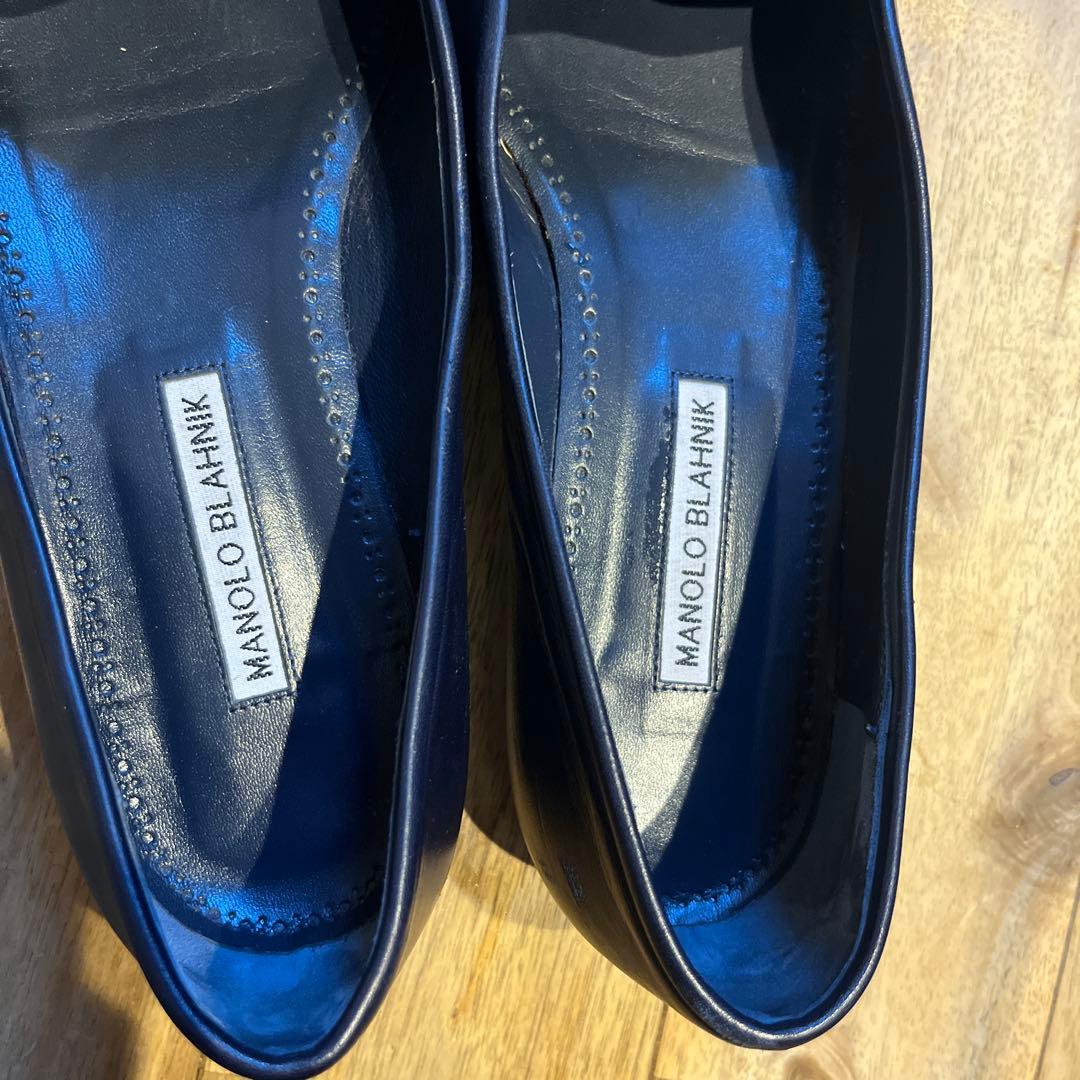 マノロブラニク　ネイビーフラットシューズ　サイズ表記「39」24.5センチ程度