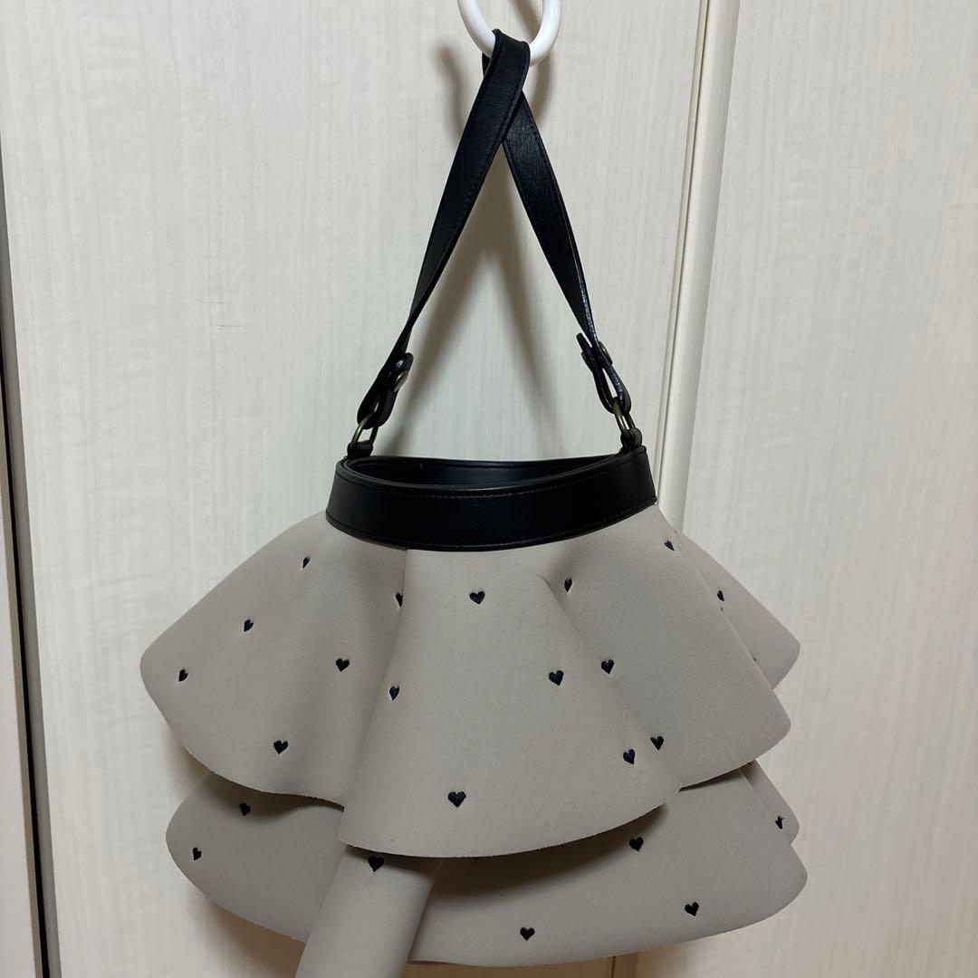 阪急　オンライン限定　ラプチャー　ネイプル　ハートエンブロイダリー　モカベージュ