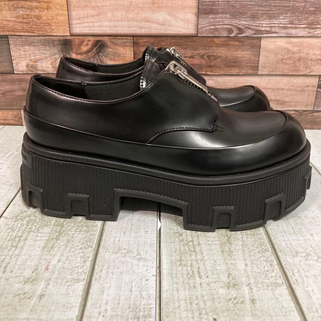 チャールズアンドキース　23.5　ジップアップ プラットフォームローファー　黒