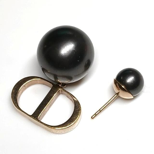 まい様　ディオール トライバルピアス ブラックパール調 CD ボール 片耳