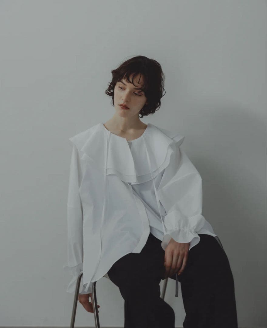 トップス MYNE BIG COLLAR FRILL BLOUSE/WHITE