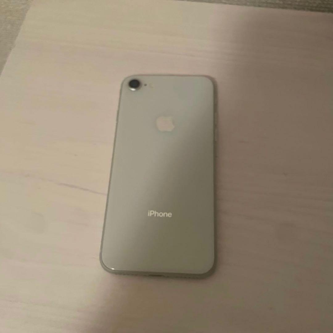 iPhone 8 本体　64G