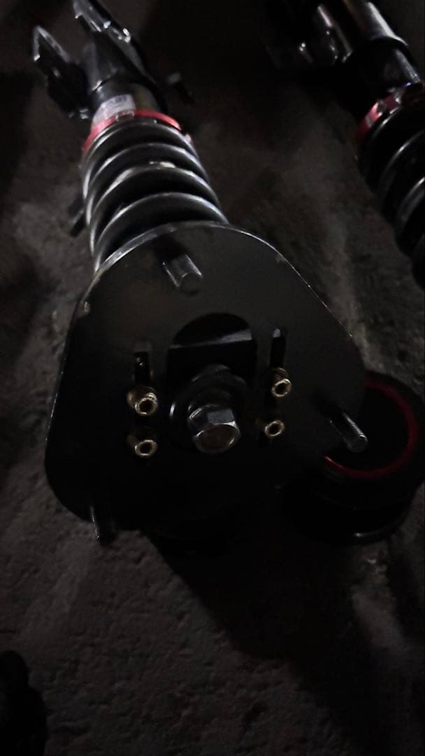 30プリウス　車高調　ピロ　BLITZ