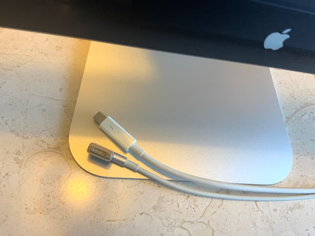 ディスプレイ・モニター本体 Apple Thunderbolt Display (27-inch)