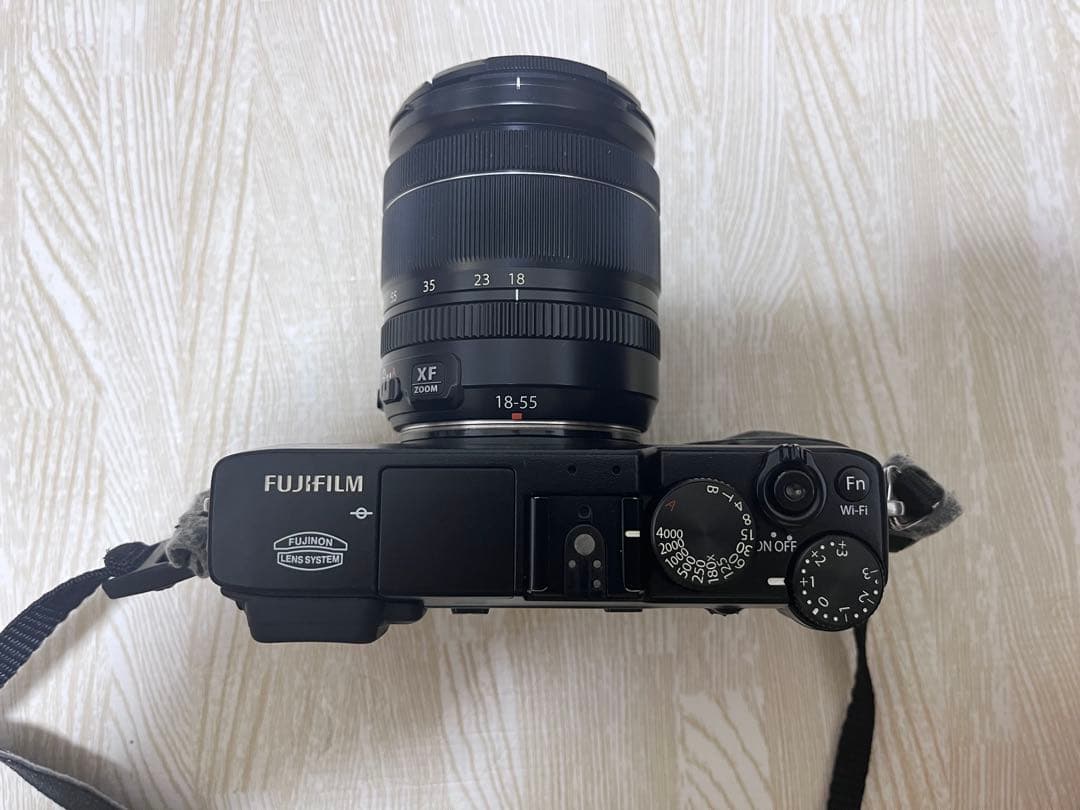 FUJIFILM X-E2 ミラーレス一眼 本体とズームレンズ