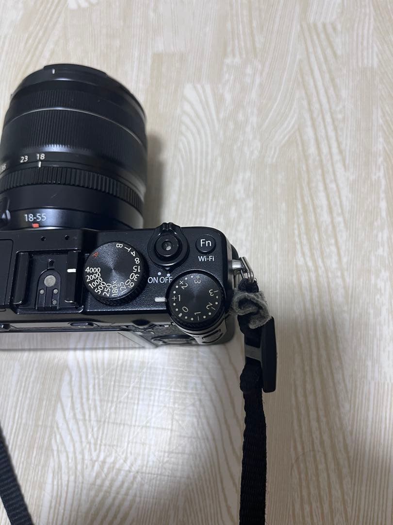 FUJIFILM X-E2 ミラーレス一眼 本体とズームレンズ
