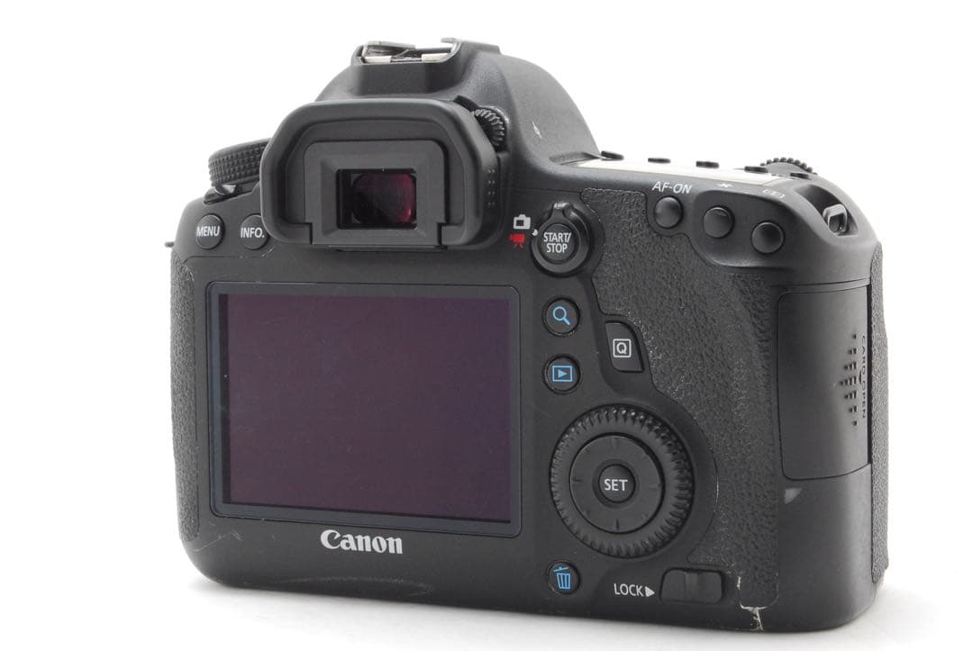 美品✨キャノン EOS 6D ボディ❤️フルサイズセンサー搭載モデル！