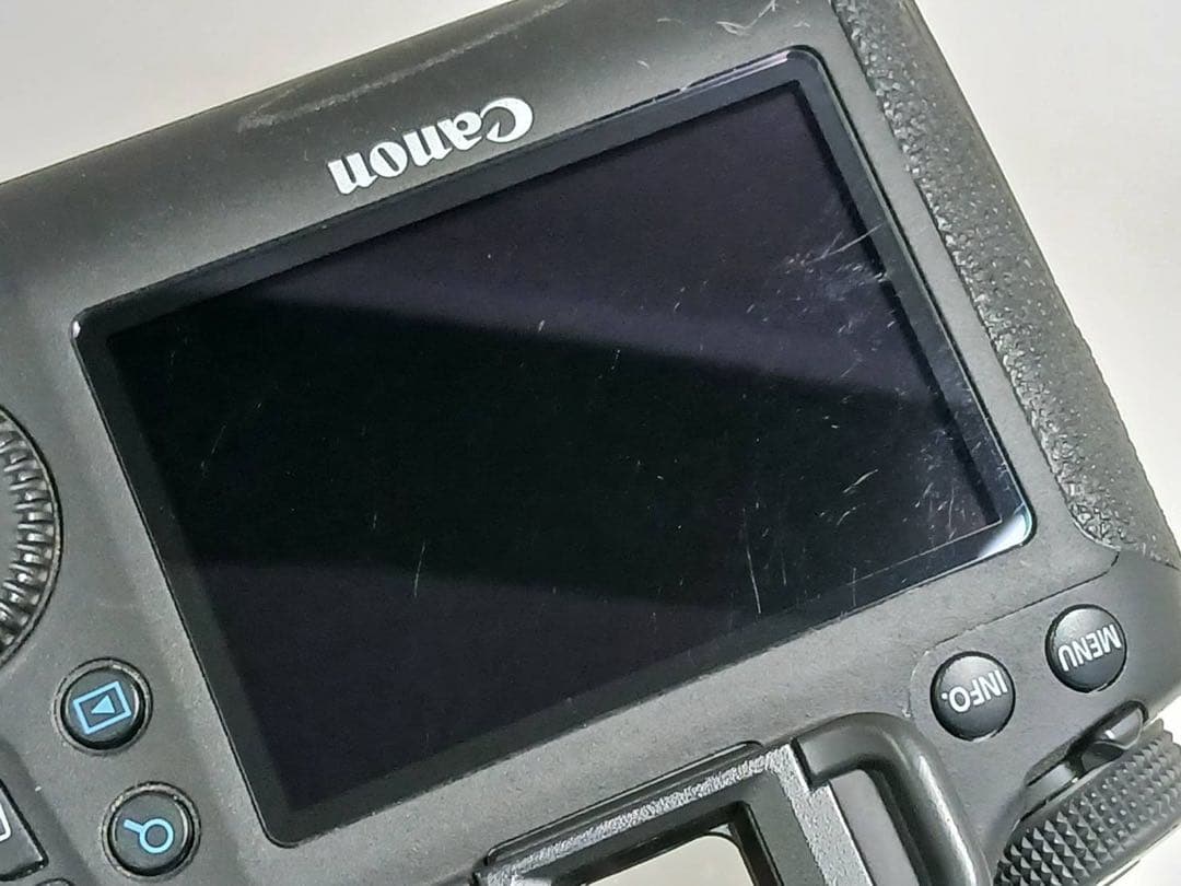 美品✨キャノン EOS 6D ボディ❤️フルサイズセンサー搭載モデル！