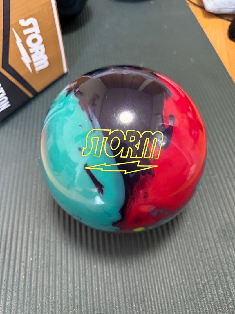 STORM IDENTITY ボウリングボール 15ポンド